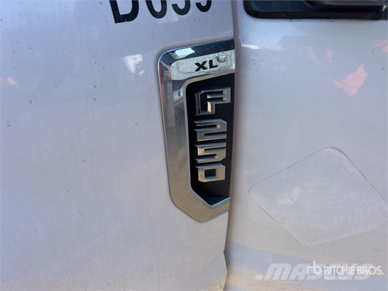 Ford F-250 XL 4x4 Extended Cab Pickup Ostalo