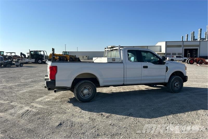 Ford F-250 XL 4x4 Extended Cab Pickup Ostalo