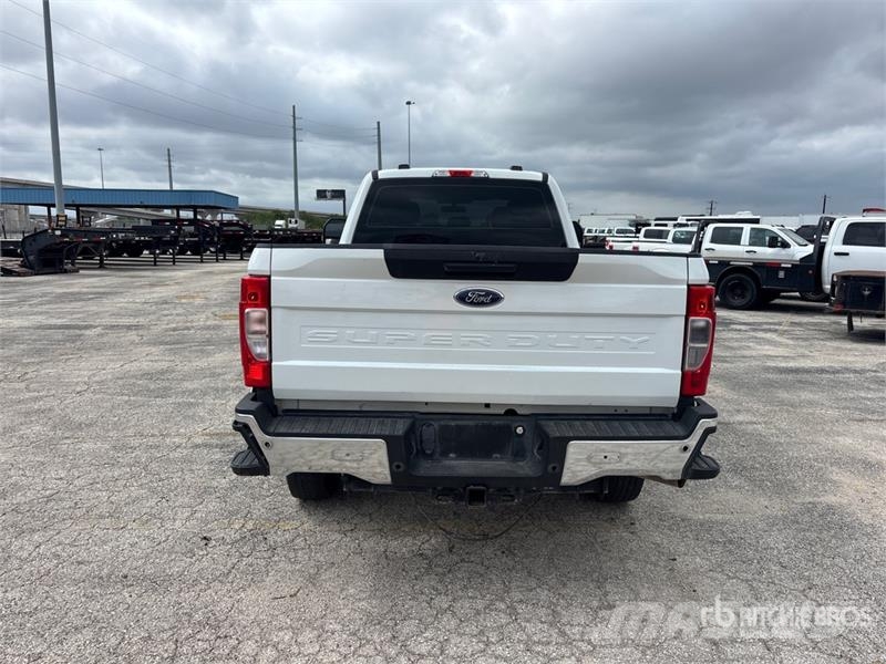 Ford F-250 XL 4x4 Extended Cab Pickup أخرى