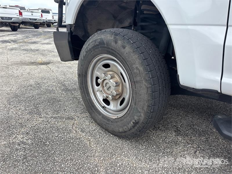 Ford F-250 XL 4x4 Extended Cab Pickup أخرى