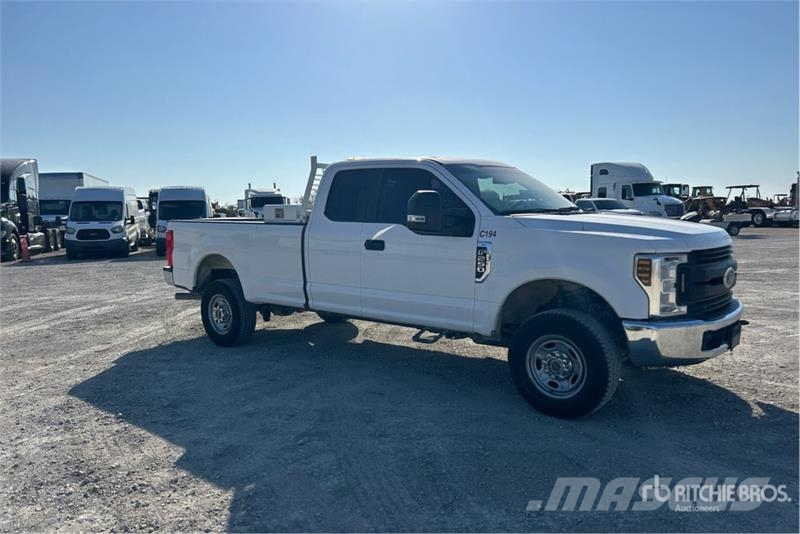 Ford F-250 XL 4x4 Extended Cab Pickup Ostalo