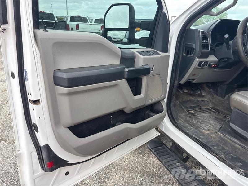 Ford F-250 XL 4x4 Extended Cab Pickup أخرى