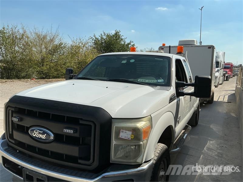 Ford F-250 XL 4x4 Extended Cab Pickup أخرى