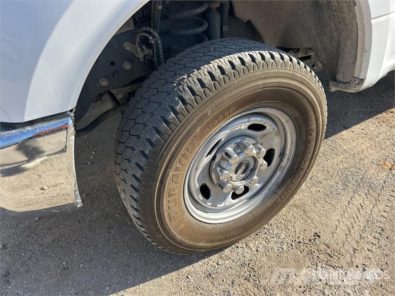 Ford F-250 XL 4x4 Extended Cab Pickup Ostalo