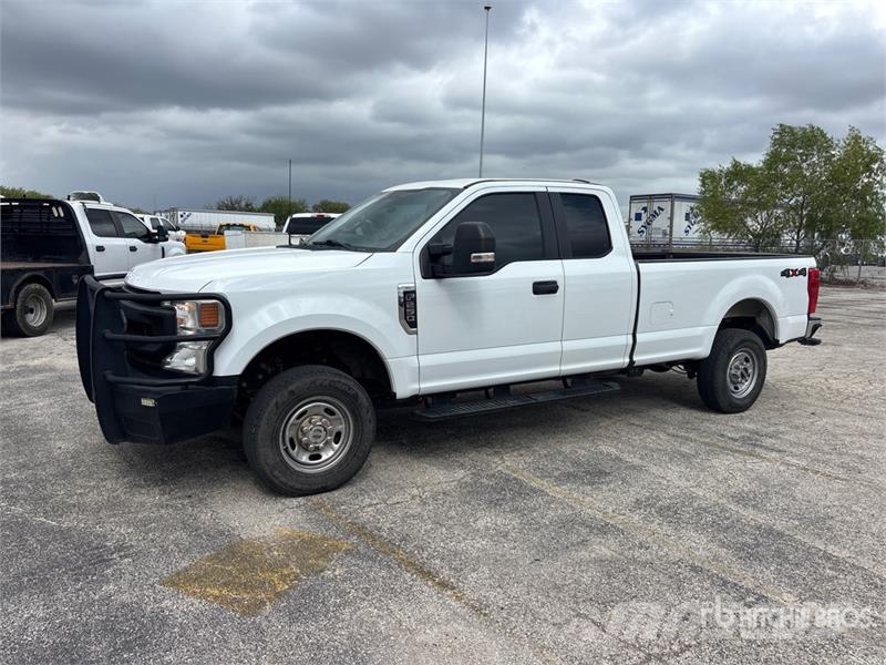 Ford F-250 XL 4x4 Extended Cab Pickup أخرى
