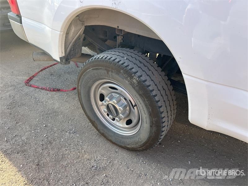 Ford F-250 XL 4x4 Extended Cab Pickup Ostalo