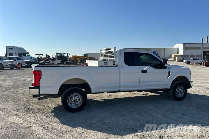 Ford F-250 XL 4x4 Extended Cab Pickup Ostalo