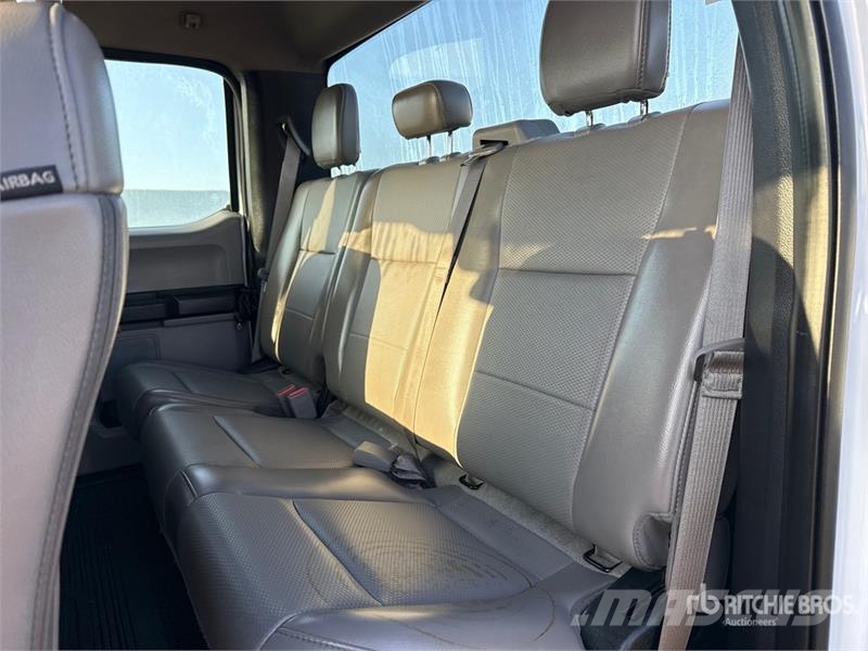 Ford F-250 XL 4x4 Extended Cab Pickup Diger