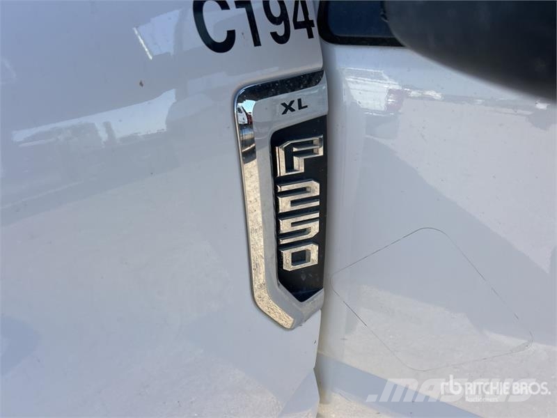 Ford F-250 XL 4x4 Extended Cab Pickup Ostalo