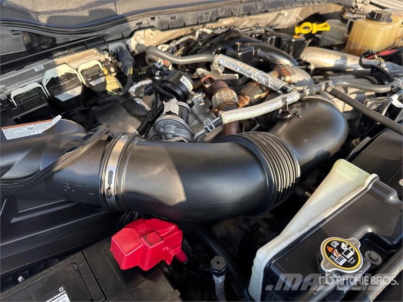 Ford F-250 XL 4x4 Extended Cab Pickup Diger