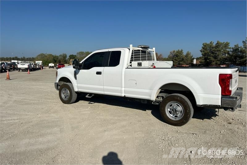 Ford F-250 XL 4x4 Extended Cab Pickup Ostalo