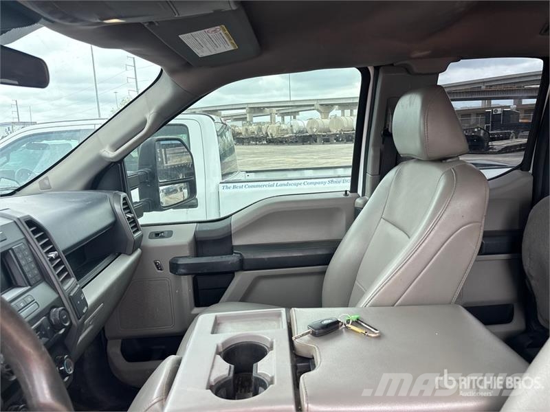 Ford F-250 XL 4x4 Extended Cab Pickup أخرى
