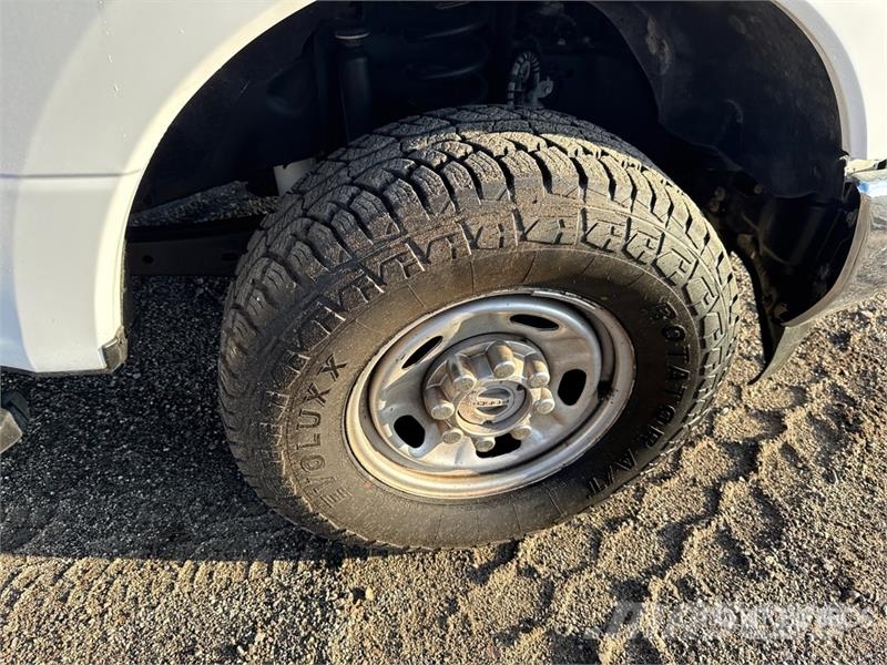 Ford F-250 XL 4x4 Extended Cab Pickup Diger