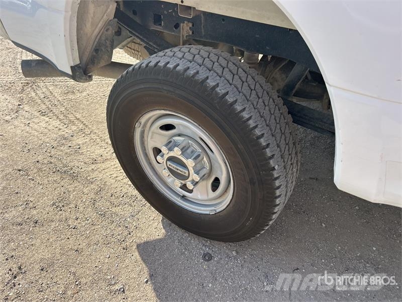 Ford F-250 XL 4x4 Extended Cab Pickup Ostalo