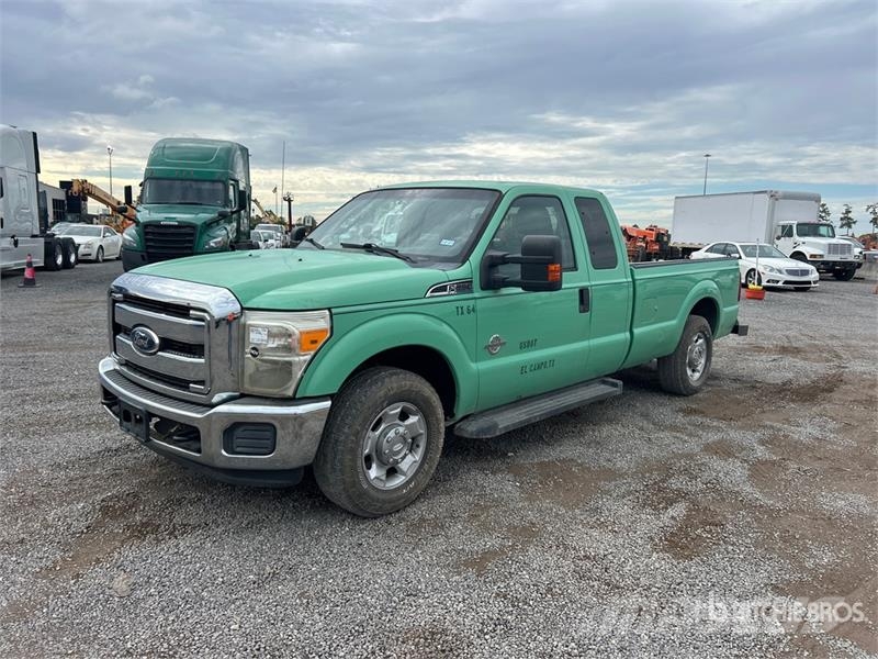 Ford F-250 XLT 4x2 Extended Cab Pickup أخرى