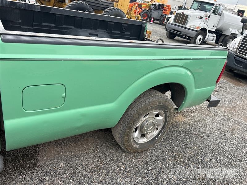 Ford F-250 XLT 4x2 Extended Cab Pickup أخرى