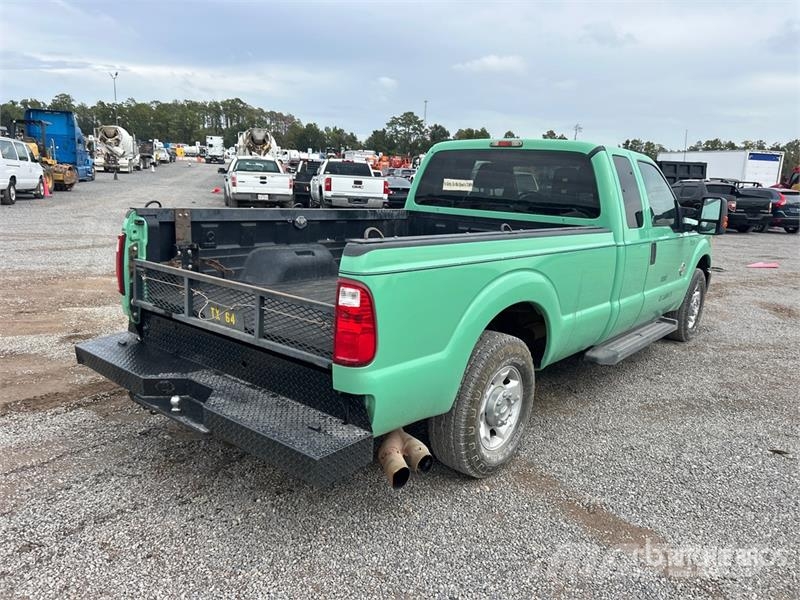 Ford F-250 XLT 4x2 Extended Cab Pickup أخرى