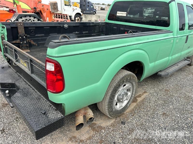 Ford F-250 XLT 4x2 Extended Cab Pickup أخرى