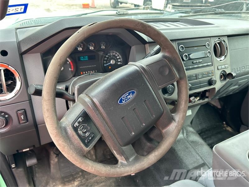 Ford F-250 XLT 4x2 Extended Cab Pickup أخرى