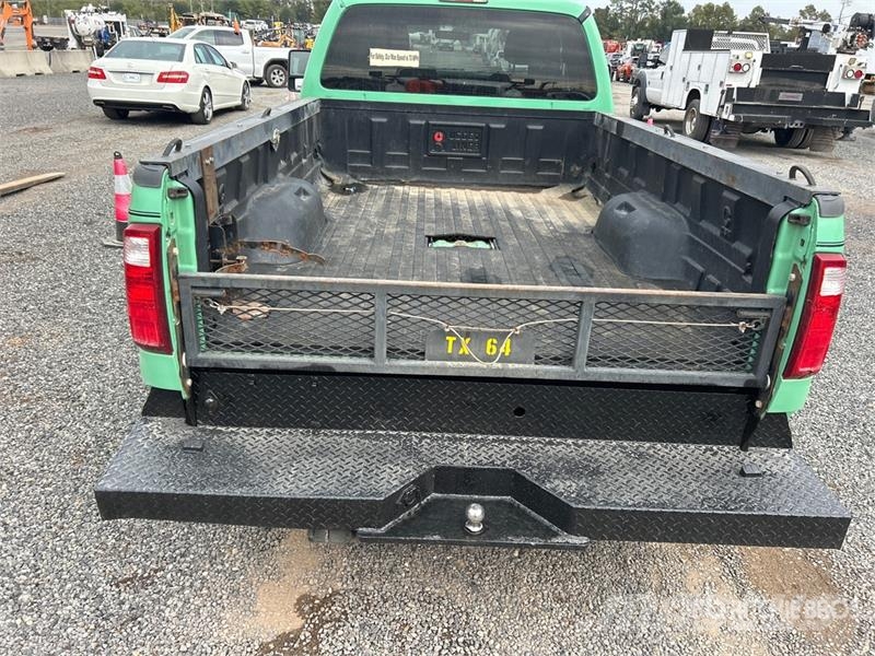 Ford F-250 XLT 4x2 Extended Cab Pickup أخرى