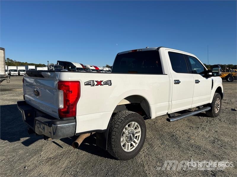 Ford F-250 XLT 4x4 Crew Cab Pickup Ostalo