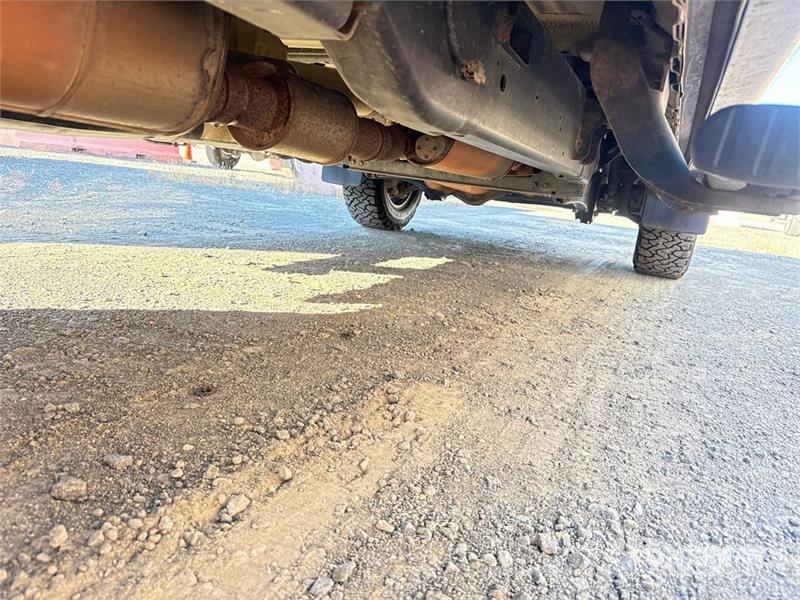 Ford F-250 XLT 4x4 Crew Cab Pickup Ostalo