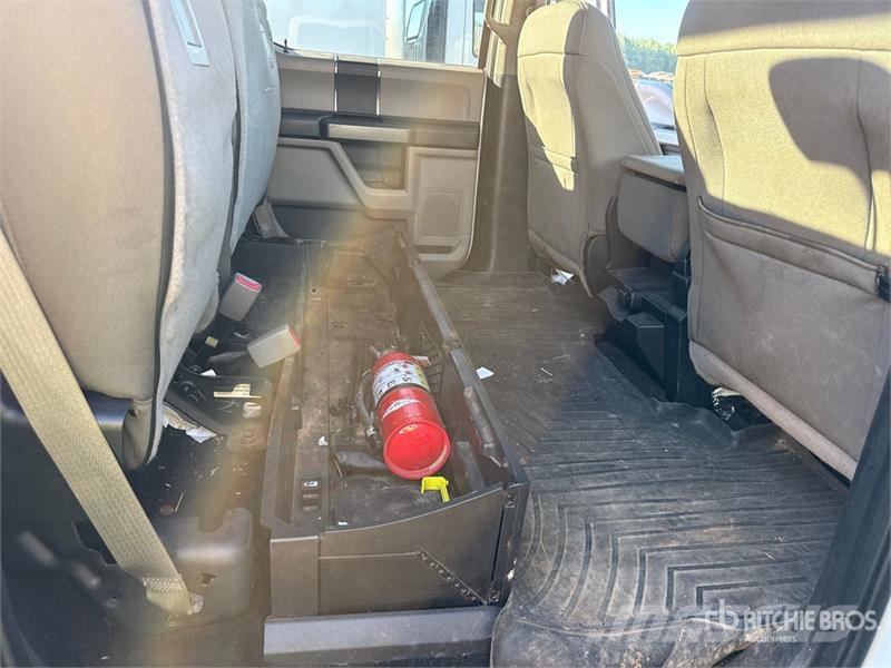 Ford F-250 XLT 4x4 Crew Cab Pickup Ostalo