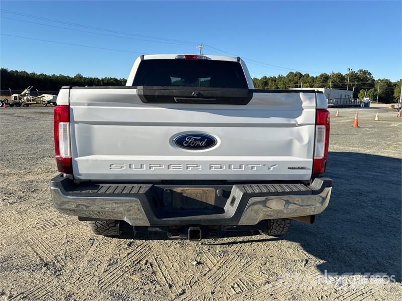 Ford F-250 XLT 4x4 Crew Cab Pickup Ostalo