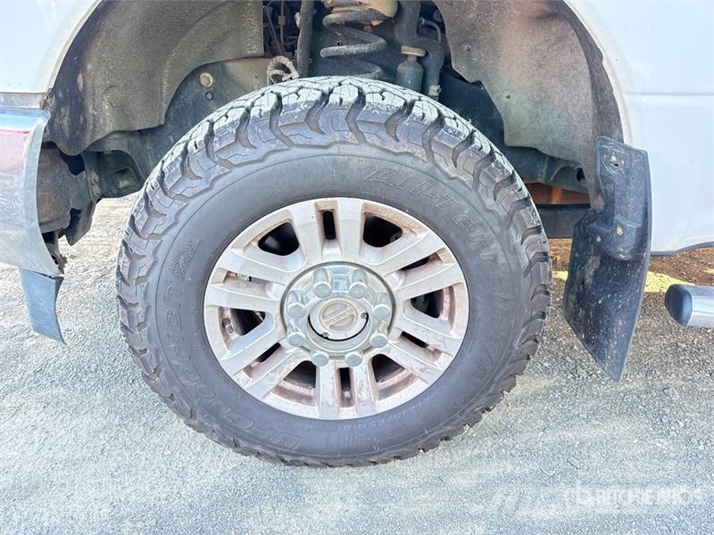Ford F-250 XLT 4x4 Crew Cab Pickup Ostalo