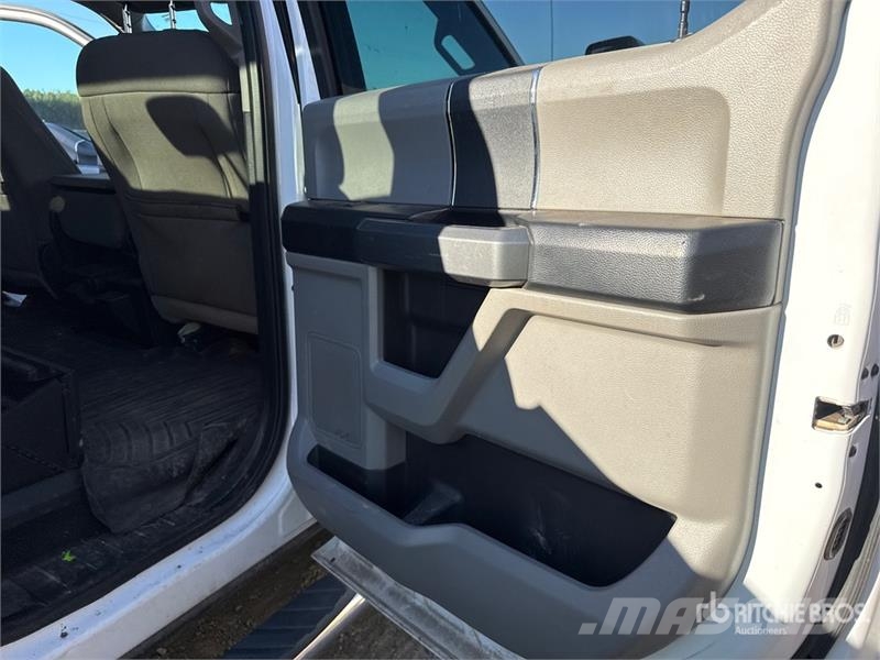 Ford F-250 XLT 4x4 Crew Cab Pickup Ostalo
