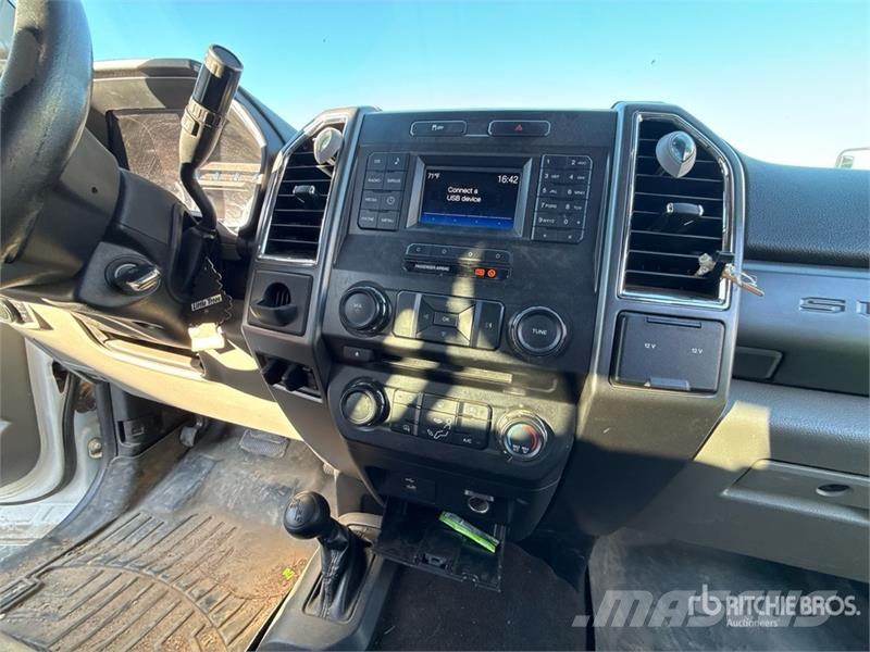 Ford F-250 XLT 4x4 Crew Cab Pickup Ostalo
