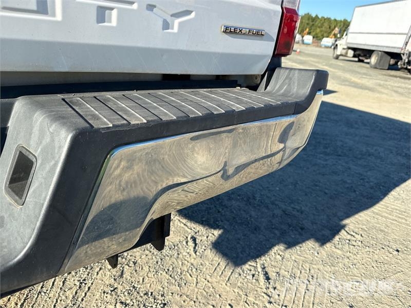 Ford F-250 XLT 4x4 Crew Cab Pickup Ostalo