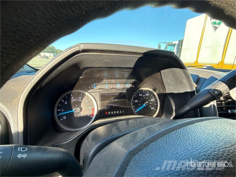 Ford F-250 XLT 4x4 Crew Cab Pickup Ostalo