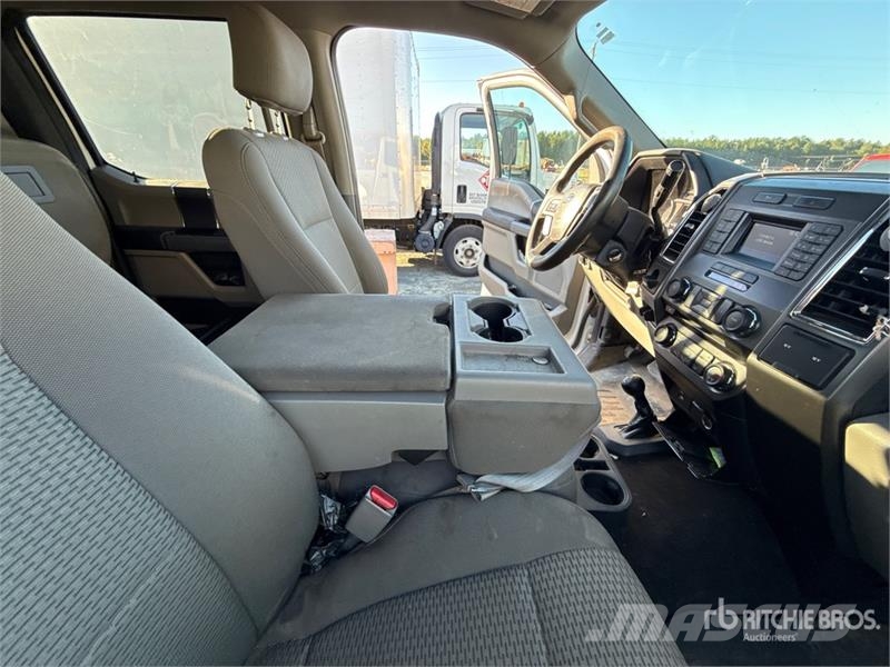 Ford F-250 XLT 4x4 Crew Cab Pickup Ostalo