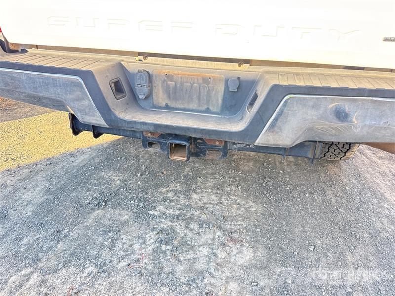 Ford F-250 XLT 4x4 Crew Cab Pickup Ostalo