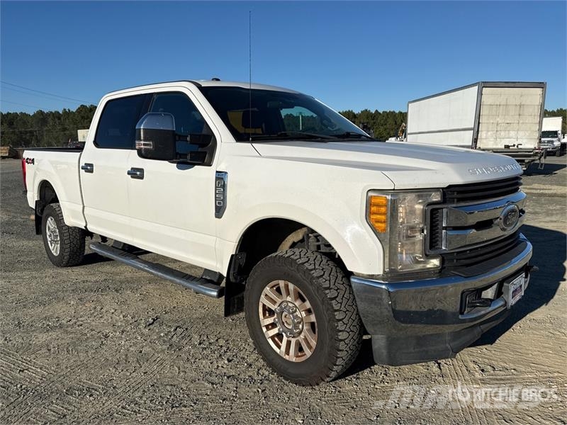 Ford F-250 XLT 4x4 Crew Cab Pickup Ostalo