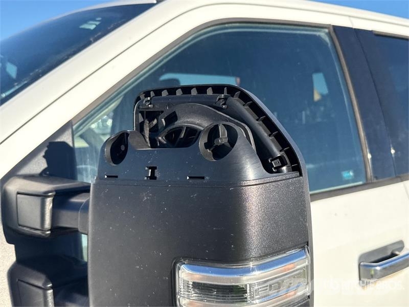 Ford F-250 XLT 4x4 Crew Cab Pickup Ostalo