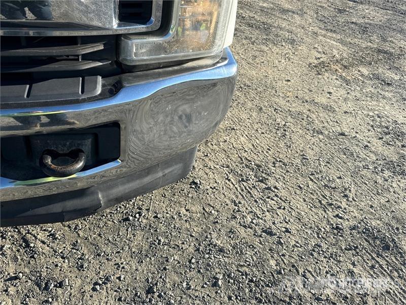 Ford F-250 XLT 4x4 Crew Cab Pickup Ostalo