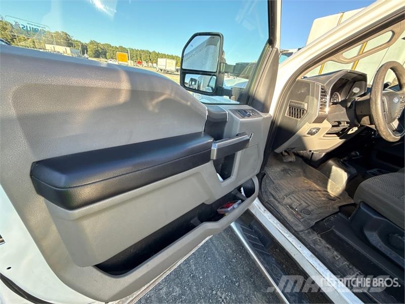 Ford F-250 XLT 4x4 Crew Cab Pickup Ostalo
