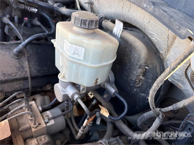 Ford F-250 XLT 4x4 Crew Cab Pickup Ostalo
