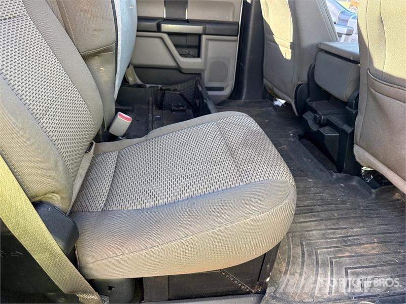 Ford F-250 XLT 4x4 Crew Cab Pickup Ostalo