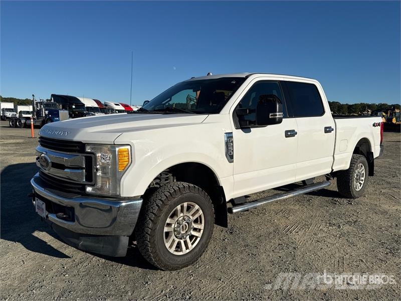 Ford F-250 XLT 4x4 Crew Cab Pickup Ostalo