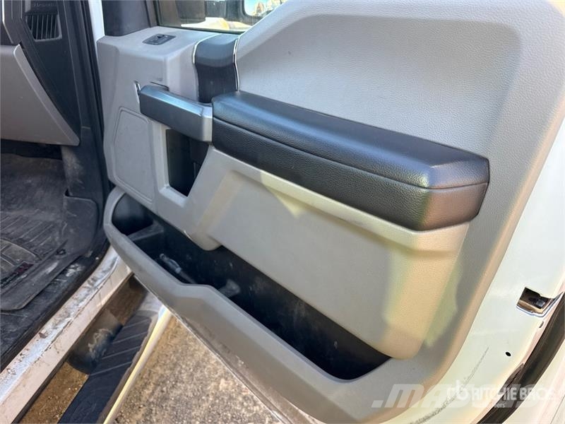 Ford F-250 XLT 4x4 Crew Cab Pickup Ostalo
