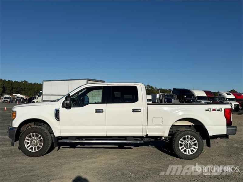 Ford F-250 XLT 4x4 Crew Cab Pickup Ostalo