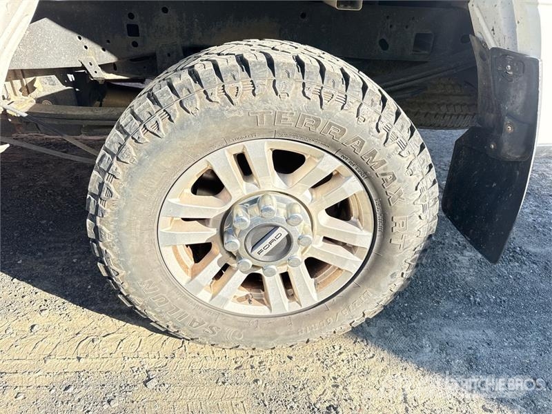 Ford F-250 XLT 4x4 Crew Cab Pickup Ostalo