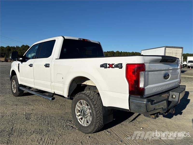 Ford F-250 XLT 4x4 Crew Cab Pickup Ostalo