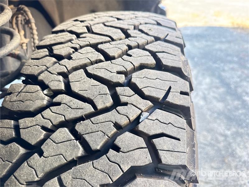 Ford F-250 XLT 4x4 Crew Cab Pickup Ostalo