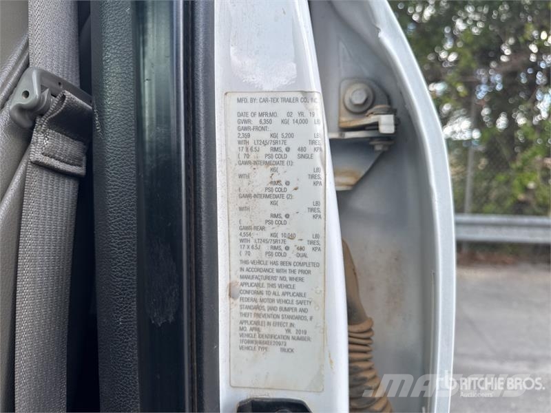 Ford F-350 平ボディー