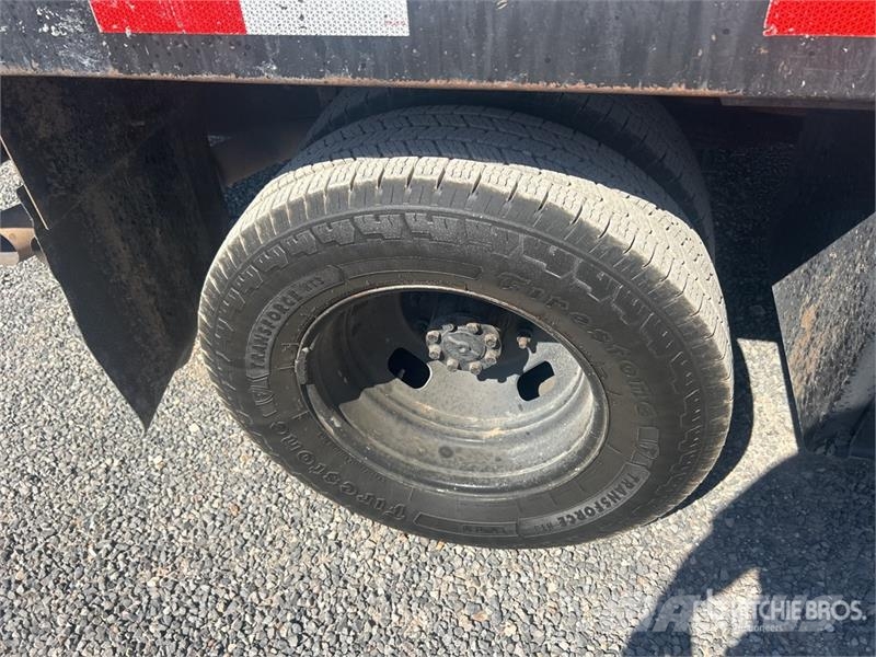 Ford F-350 Tovornjaki s kesonom/platojem