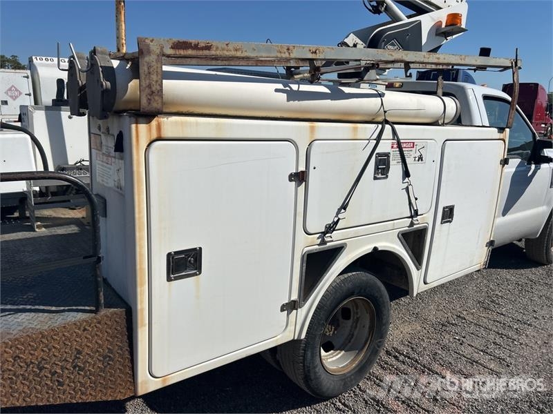 Ford F-350 Plataformas aéreas montadas em caminhão